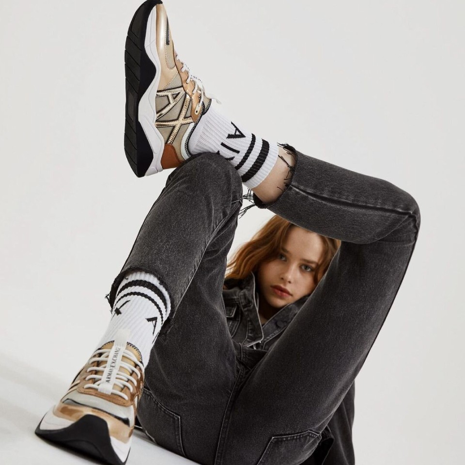Discover the latest women's fashion trends in footwear with Melmak. Find a variety of women's sneakers in the most diverse colors and textures.