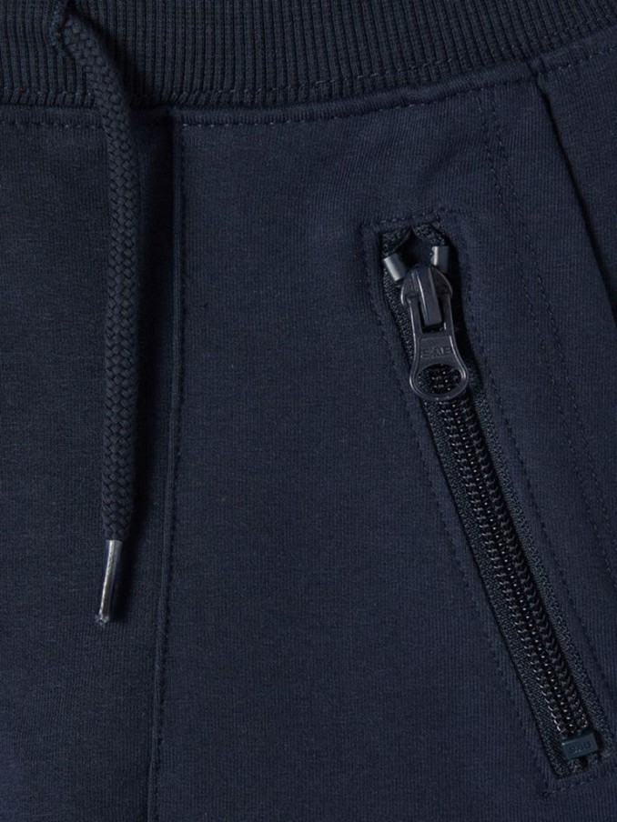 Cal��es Menino Name It