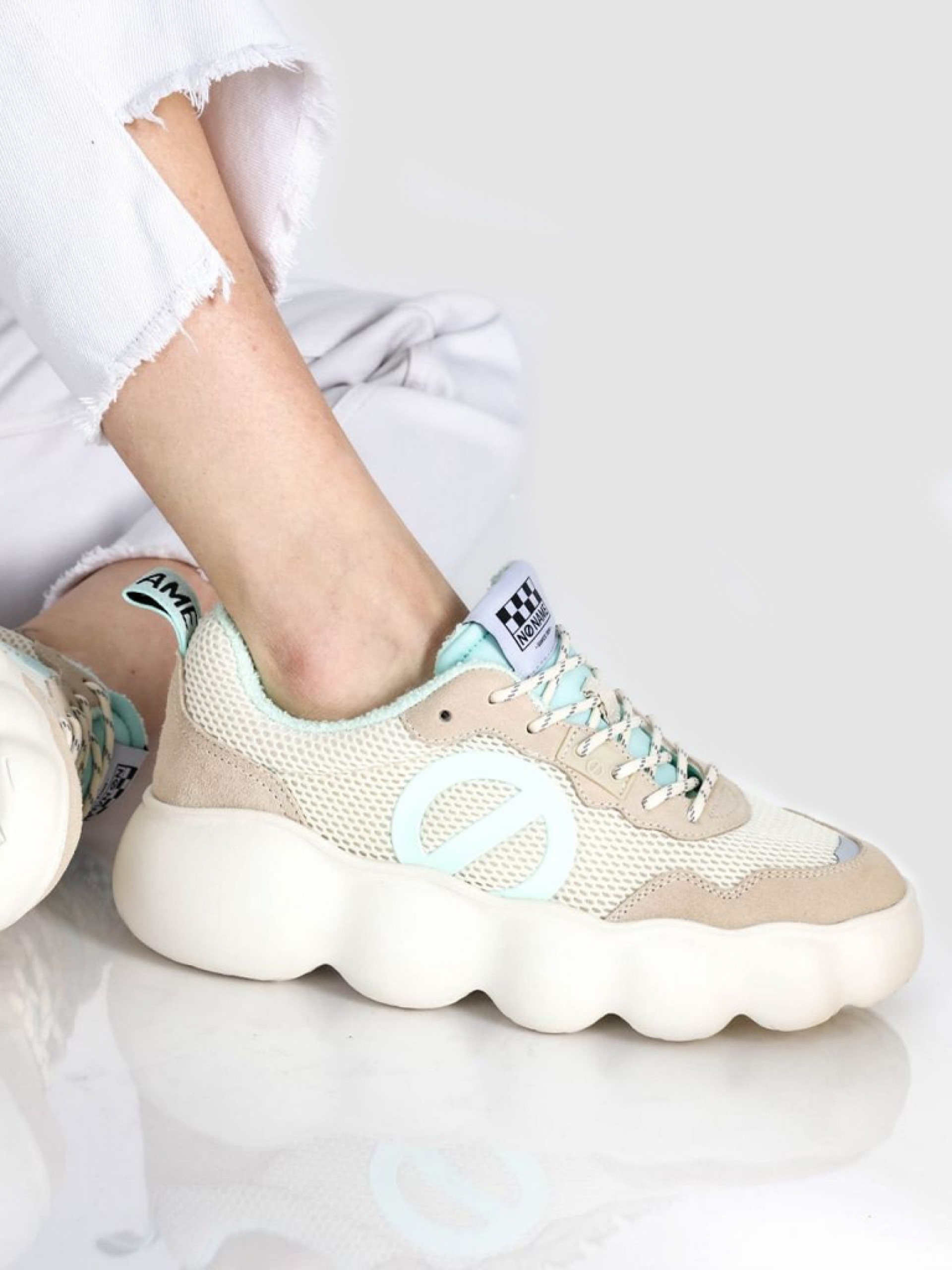 Sneakers Woman No Name
