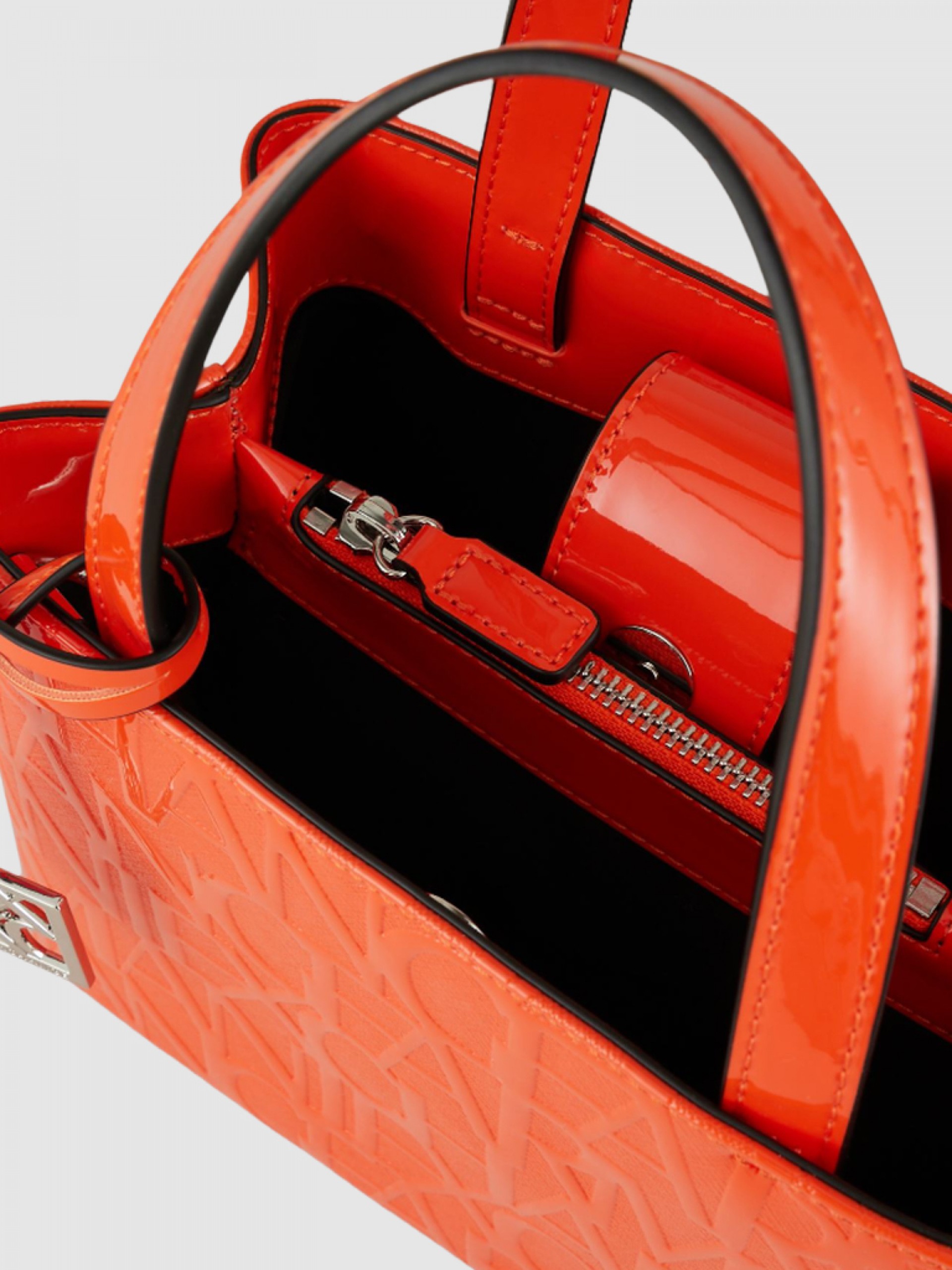 Shoppers Woman Armani Exchange