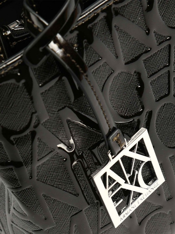 Shoppers Woman Armani Exchange