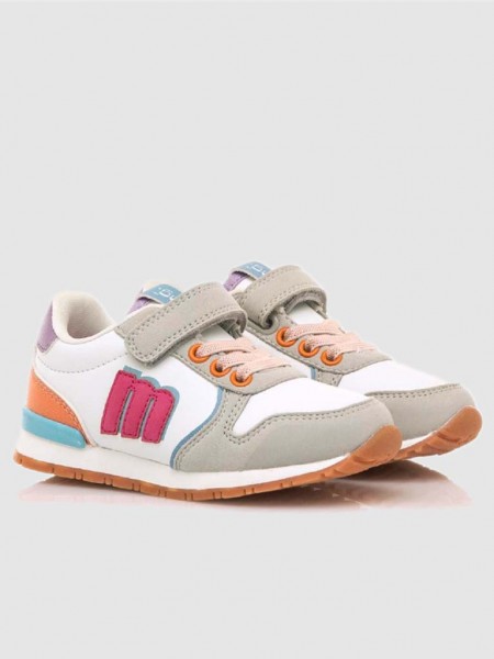 Sneakers Girl Mtng