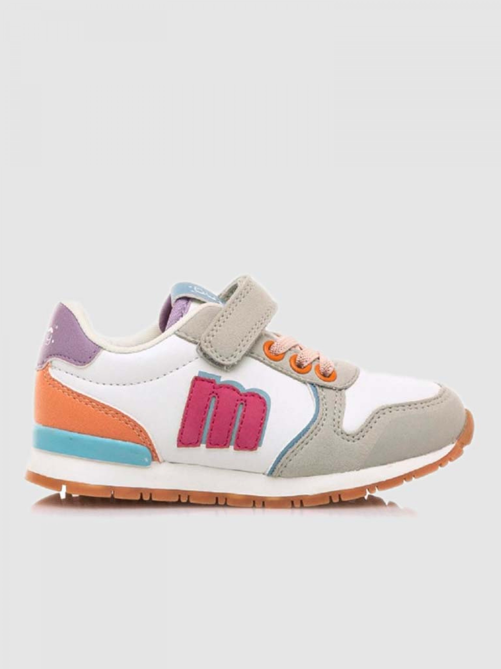 Sneakers Girl Mtng