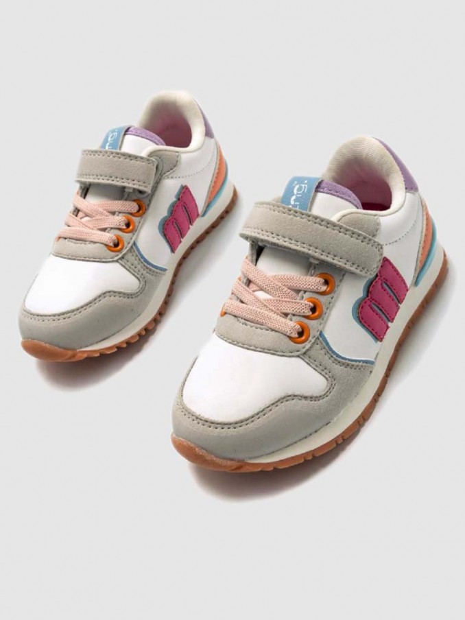 Sneakers Girl Mtng