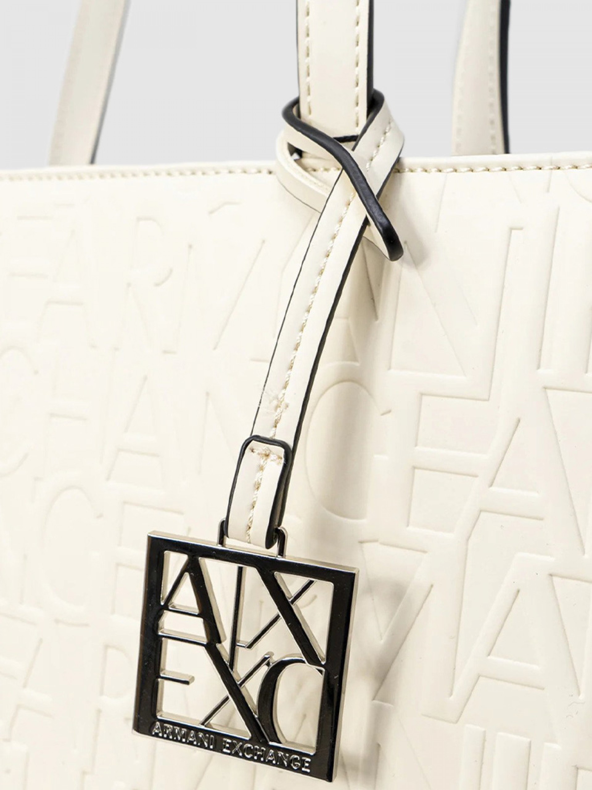 Shoppers Woman Armani Exchange