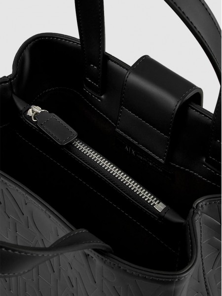 Shoppers Woman Armani Exchange