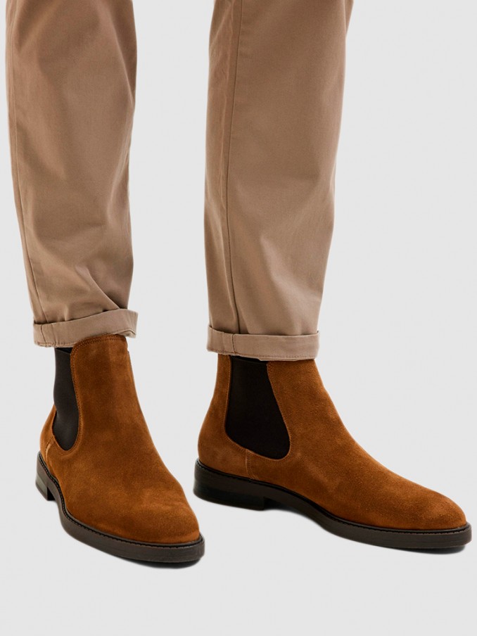 Boots Man Selected
