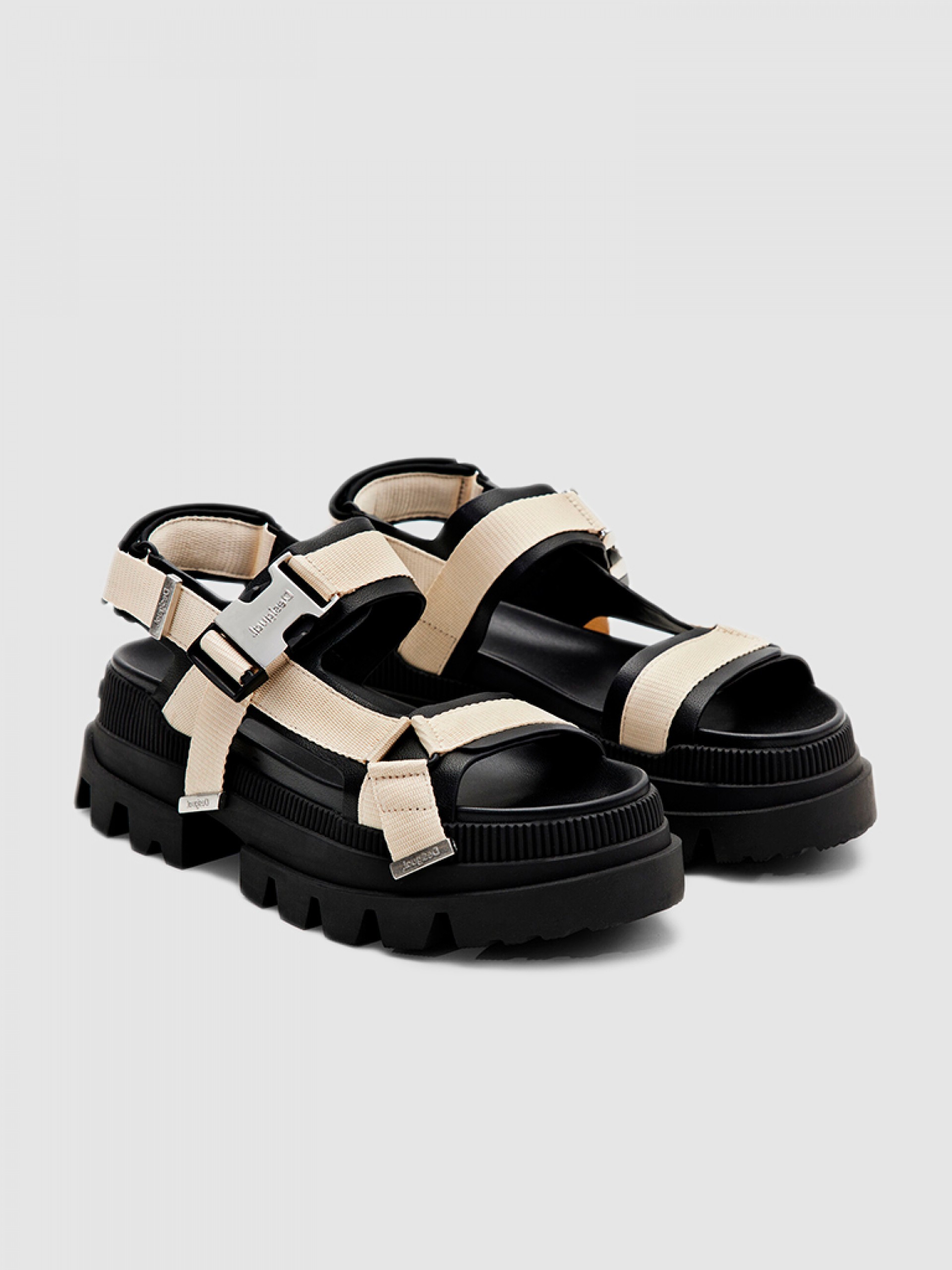 Sandals and Clogs Woman Desigual