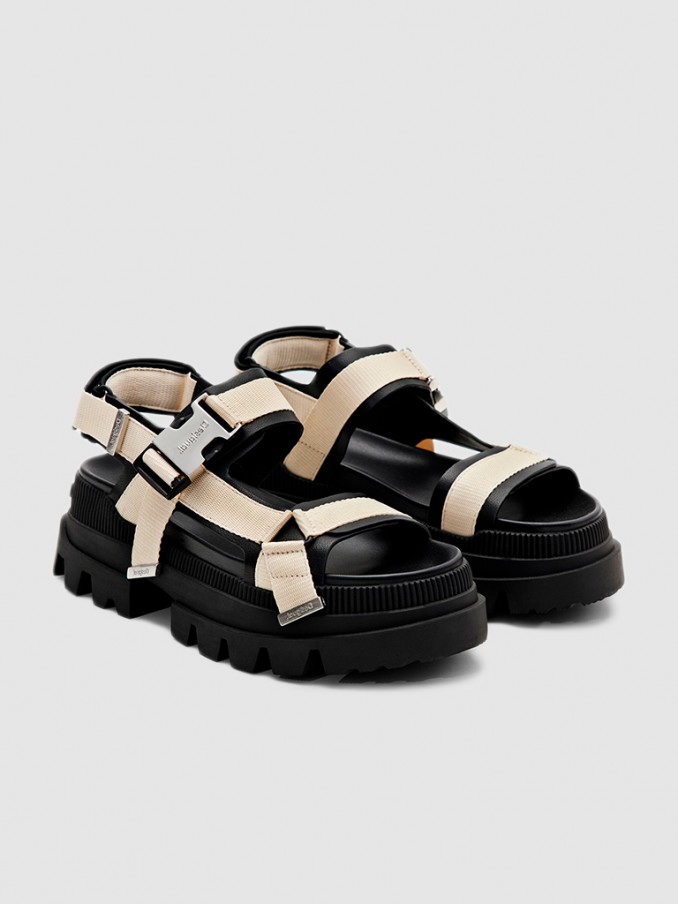 Sandals and Clogs Woman Desigual