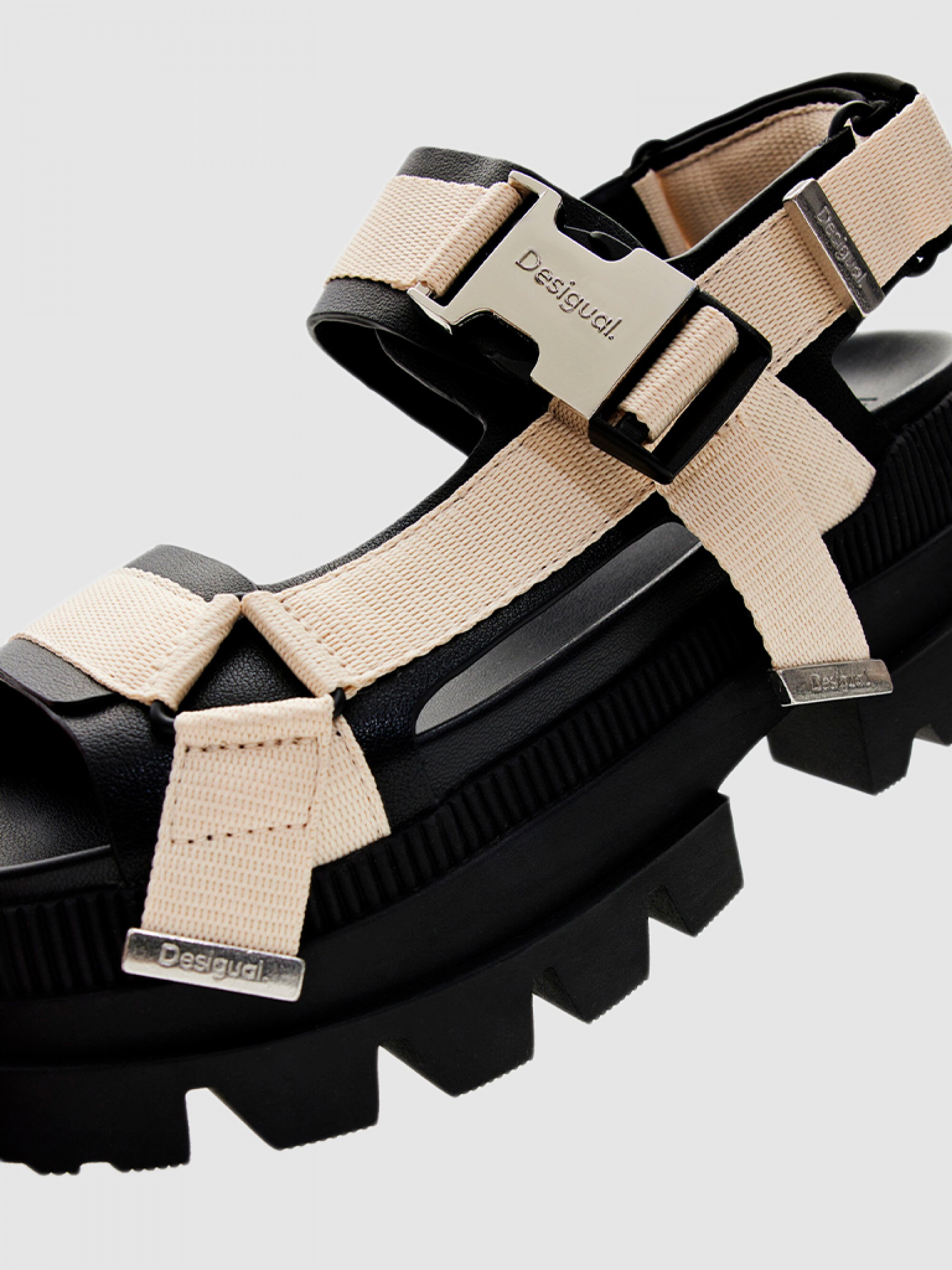 Sandals and Clogs Woman Desigual
