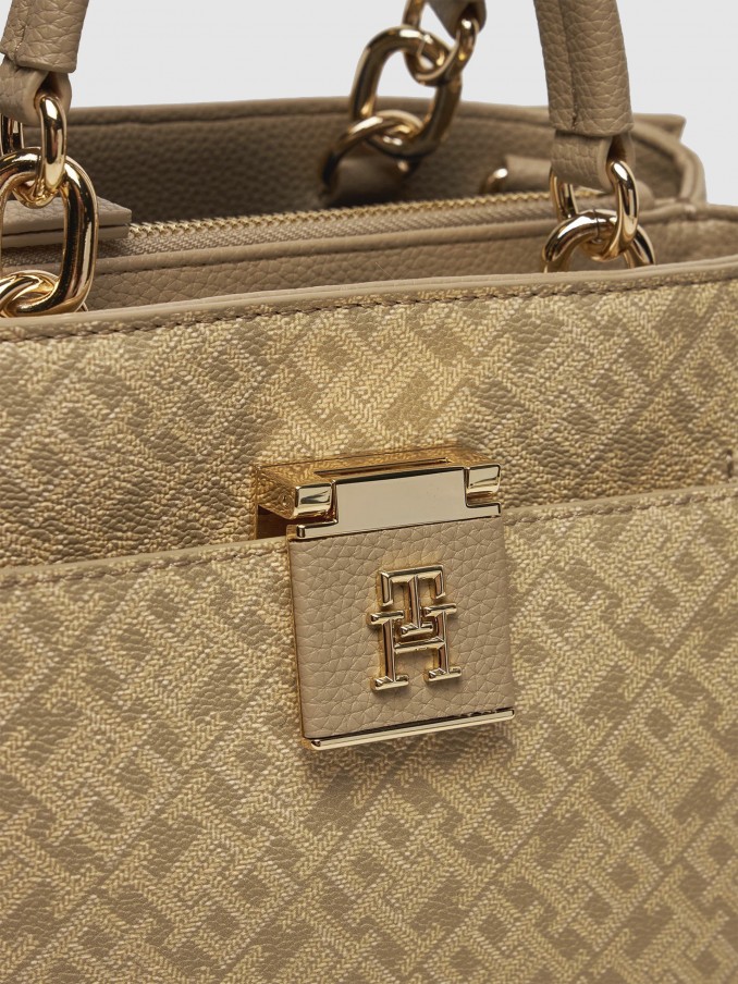 Shoppers Woman Tommy Hilfiger