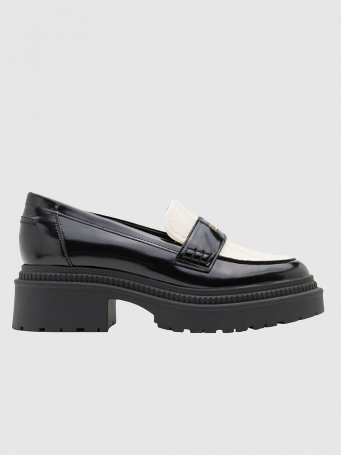 Moccasin Woman Guess