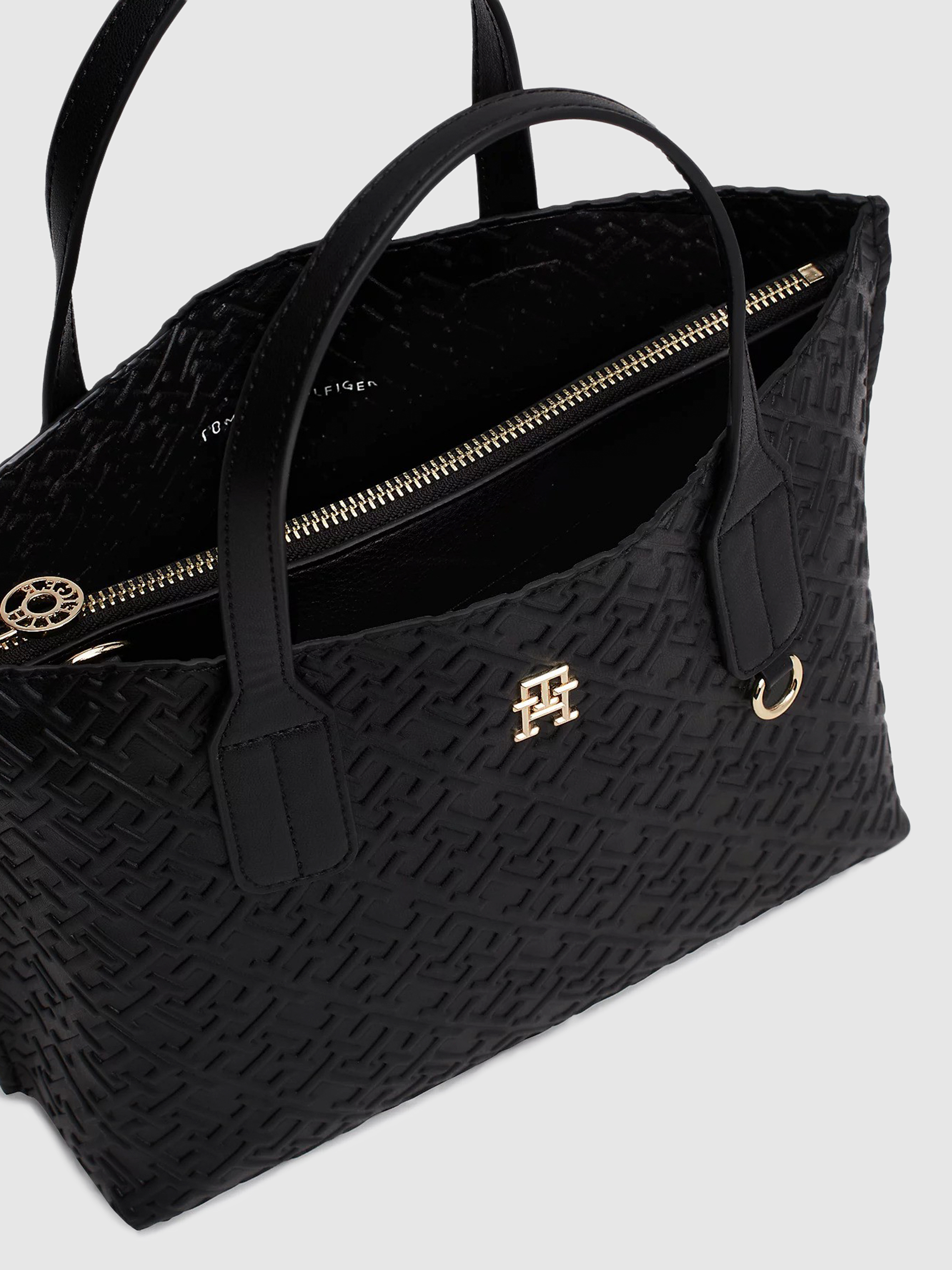 Shoppers Woman Tommy Hilfiger