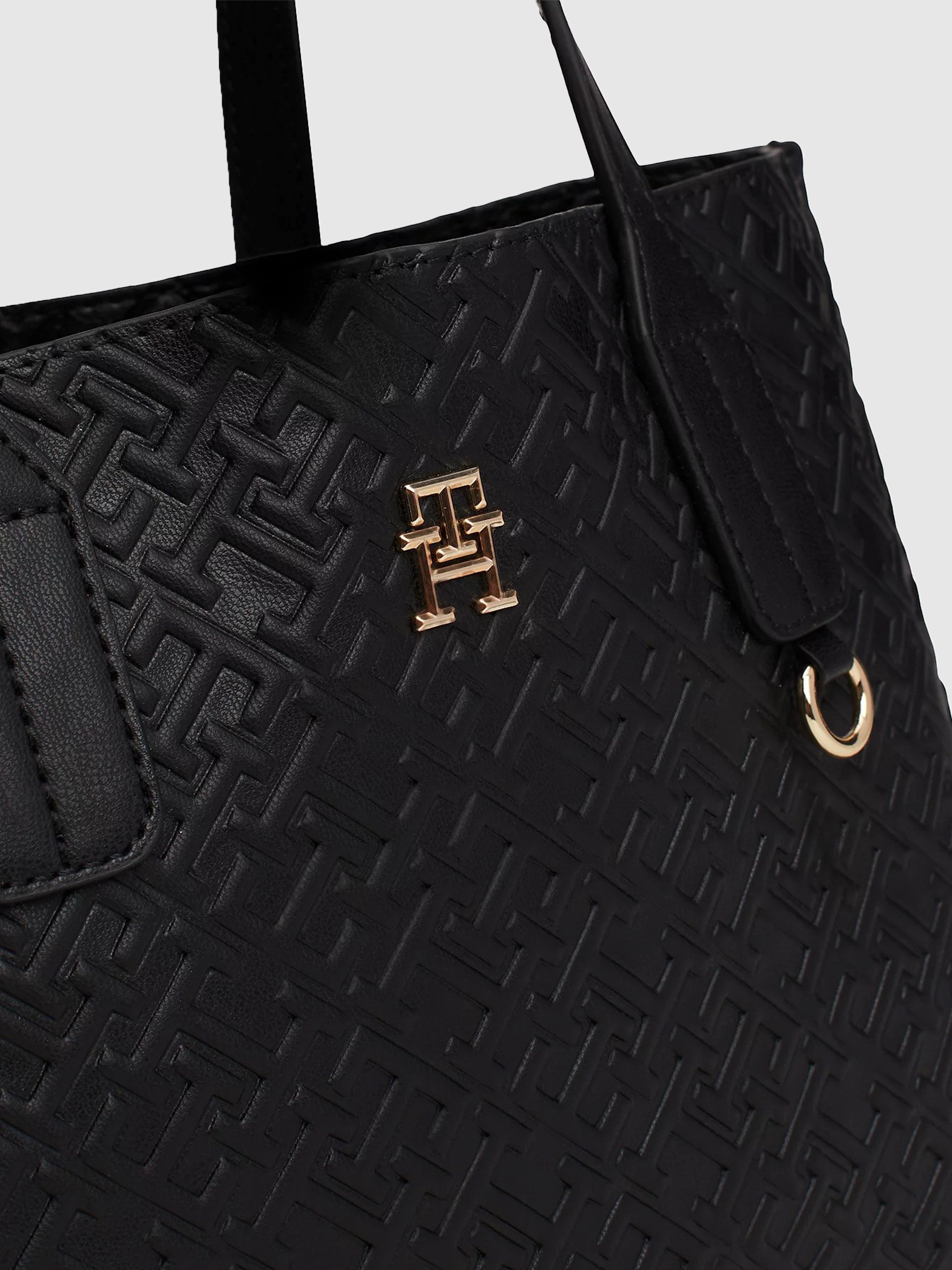 Shoppers Woman Tommy Hilfiger