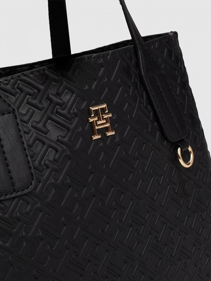 Shoppers Woman Tommy Hilfiger