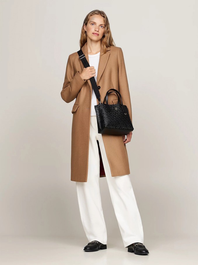 Shoppers Woman Tommy Hilfiger