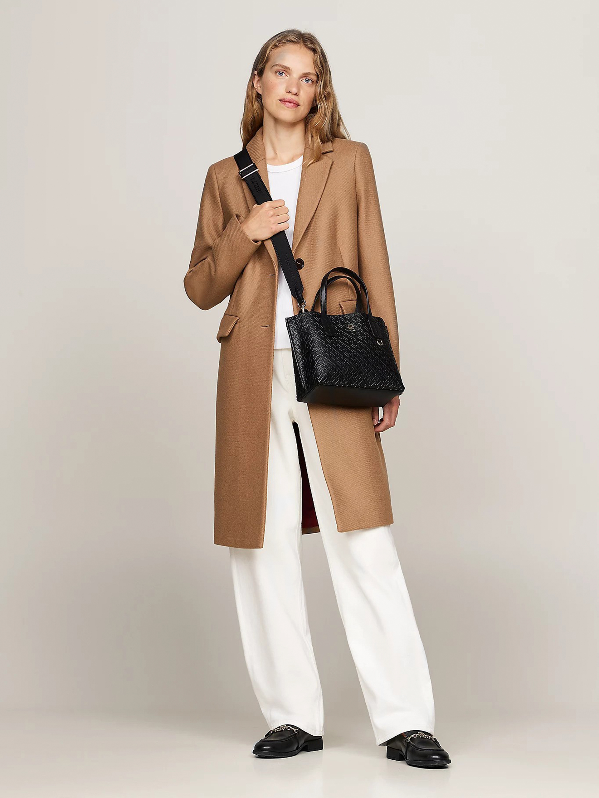 Shoppers Woman Tommy Hilfiger