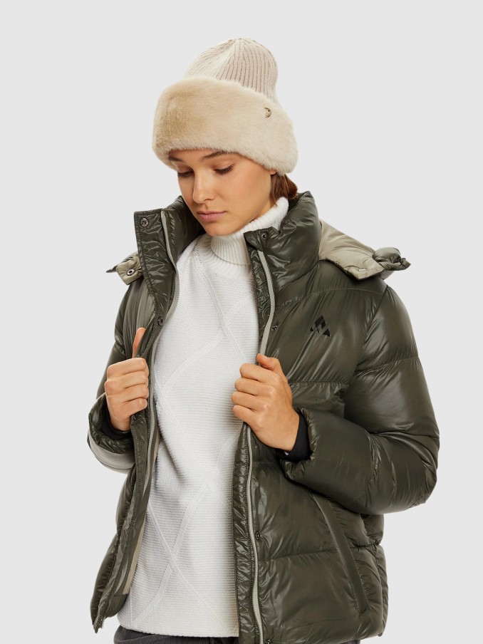 Beanie Woman Guess