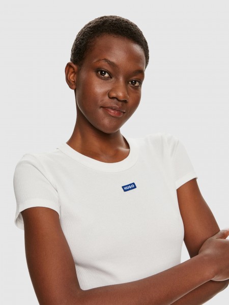 T-Shirt Mulher Hugo