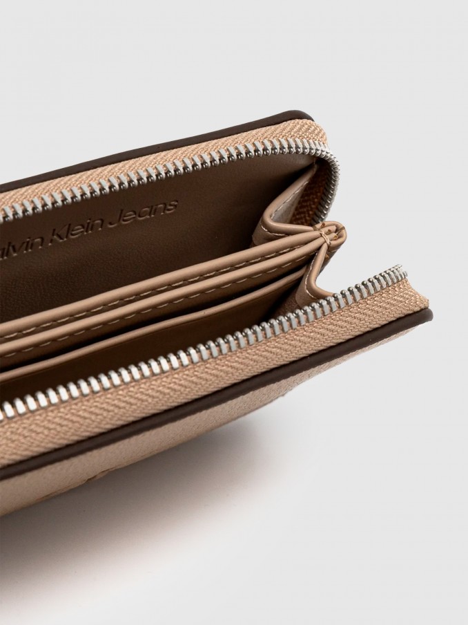 Coin Walle Woman Calvin Klein