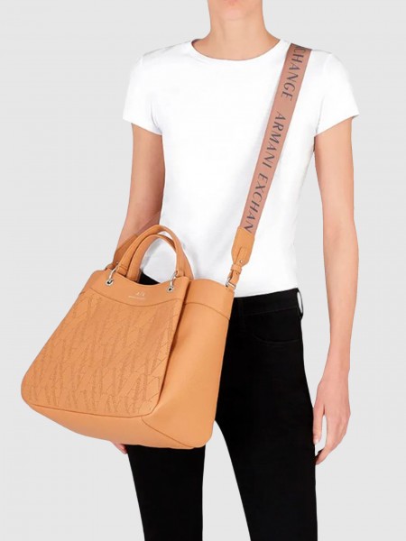 Shoppers Woman Armani Exchange