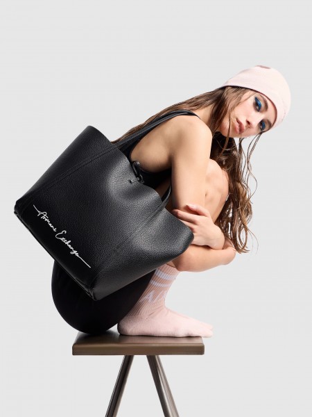 Shoppers Woman Armani Exchange