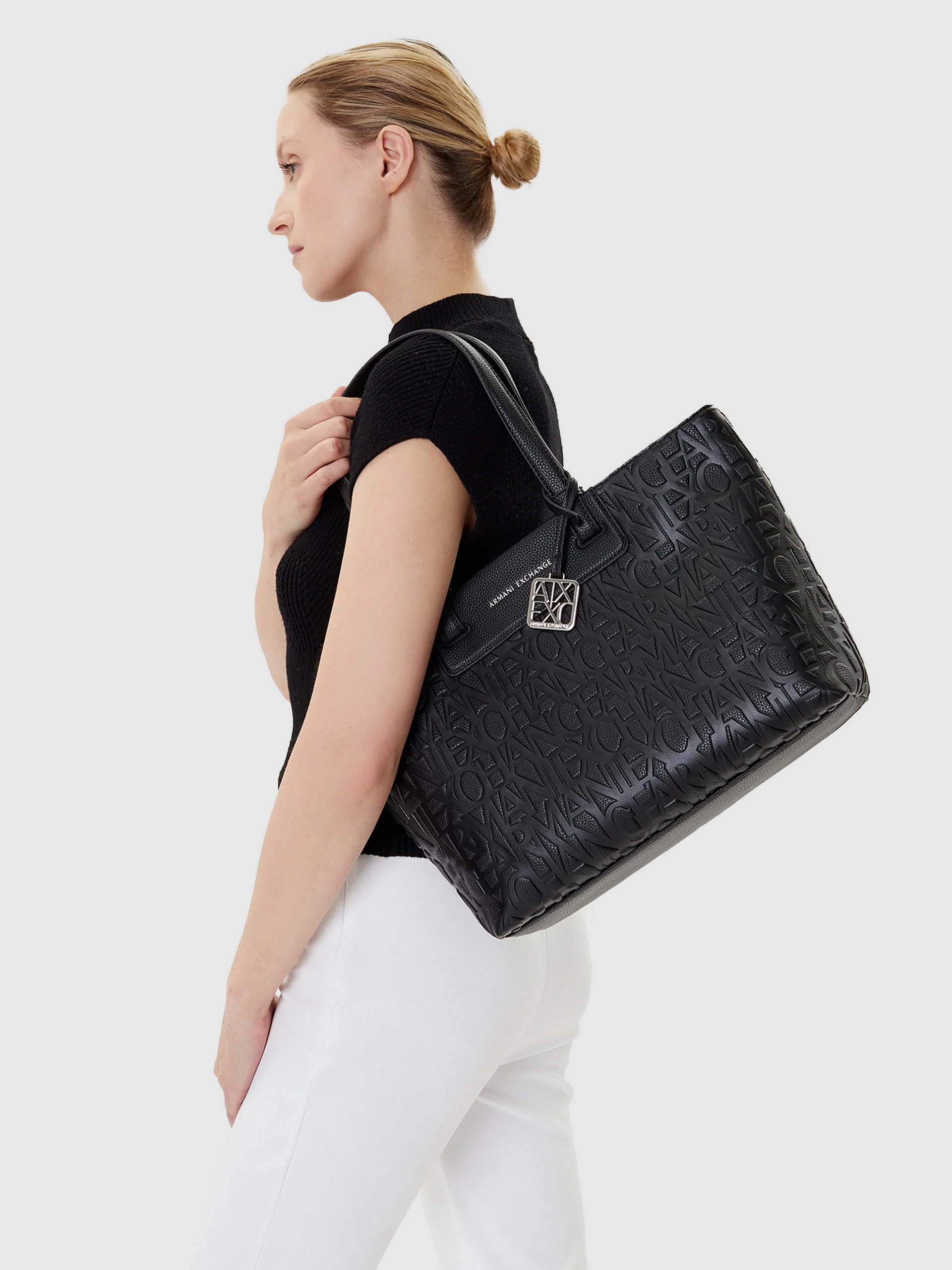 Shoppers Woman Black Armani Exchange