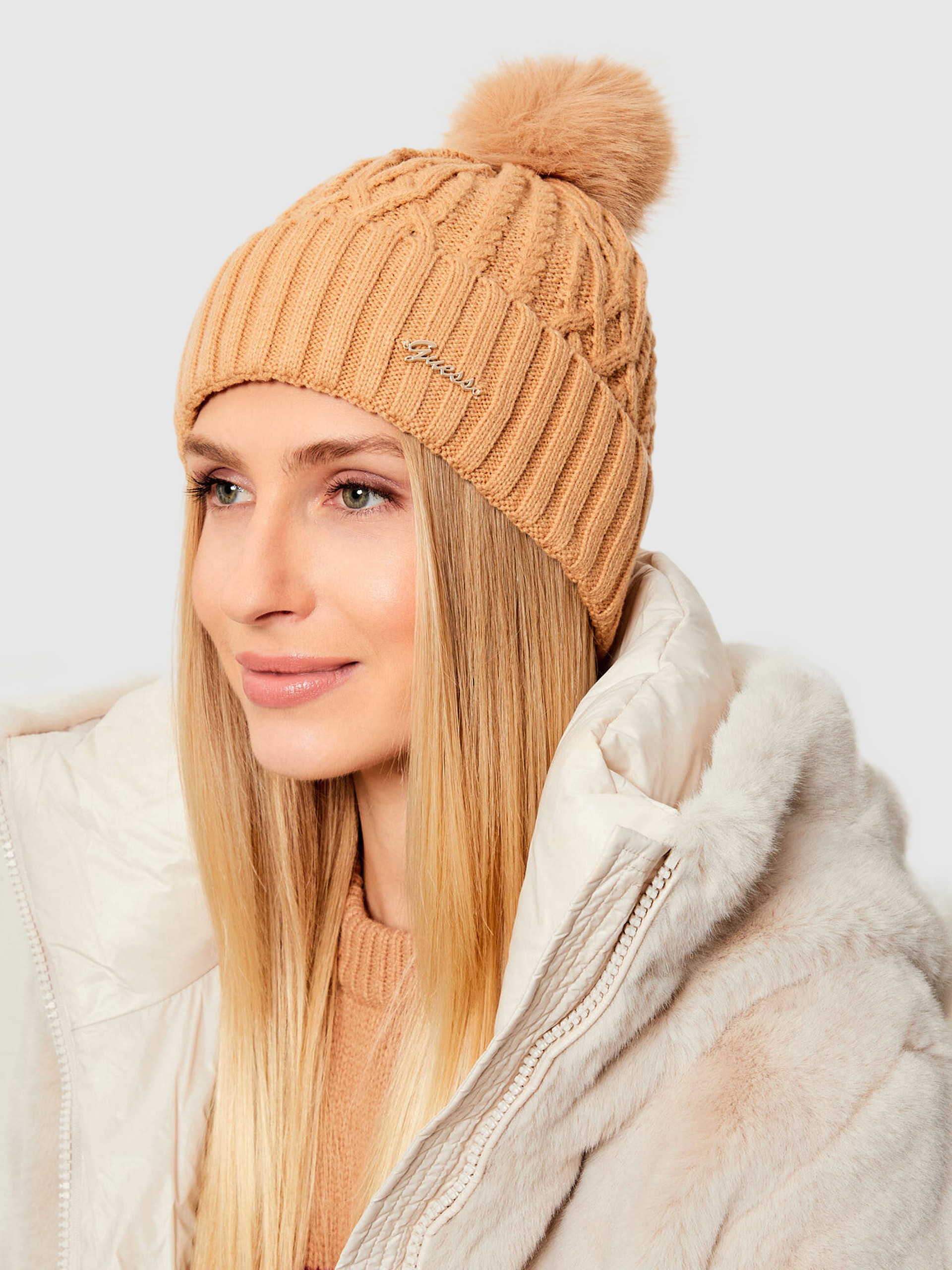 Gorro Mujer Camello Guess
