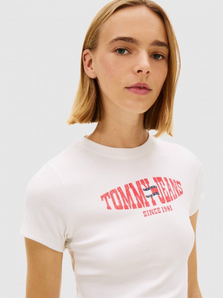 T-Shirt Tommy Jeans Mulher Tjw Slim Sh Wavy Flag Ss Tee T-Shirt Tommy Jeans Mulher Tjw Slim Sh Wavy Flag Ss Tee