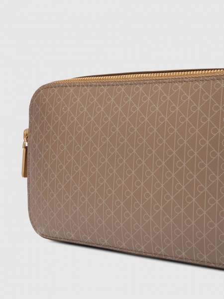 Mala Calvin Klein Mulher Emblem Aop Elongated Camera Bag Mala Calvin Klein Mulher Emblem Aop Elongated Camera Bag