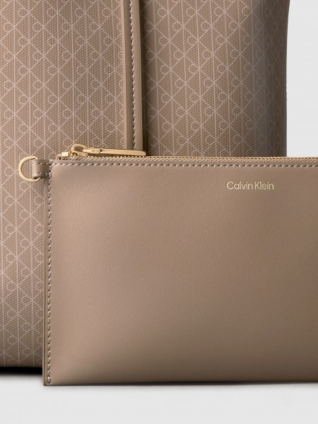 Mala Calvin Klein Mulher Emblem Aop Small Tote Mala Calvin Klein Mulher Emblem Aop Small Tote