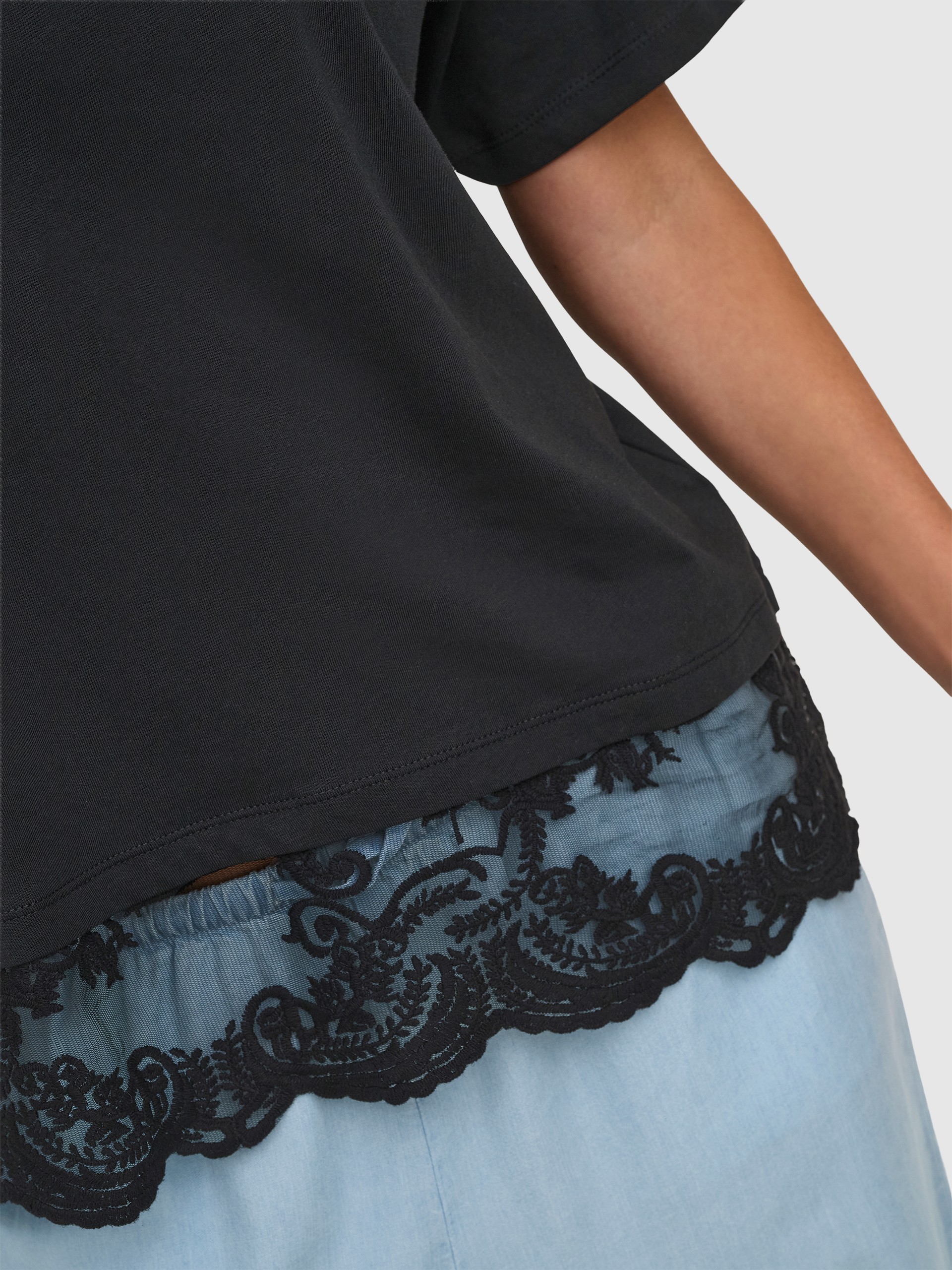 T-Shirt Woman Black Only