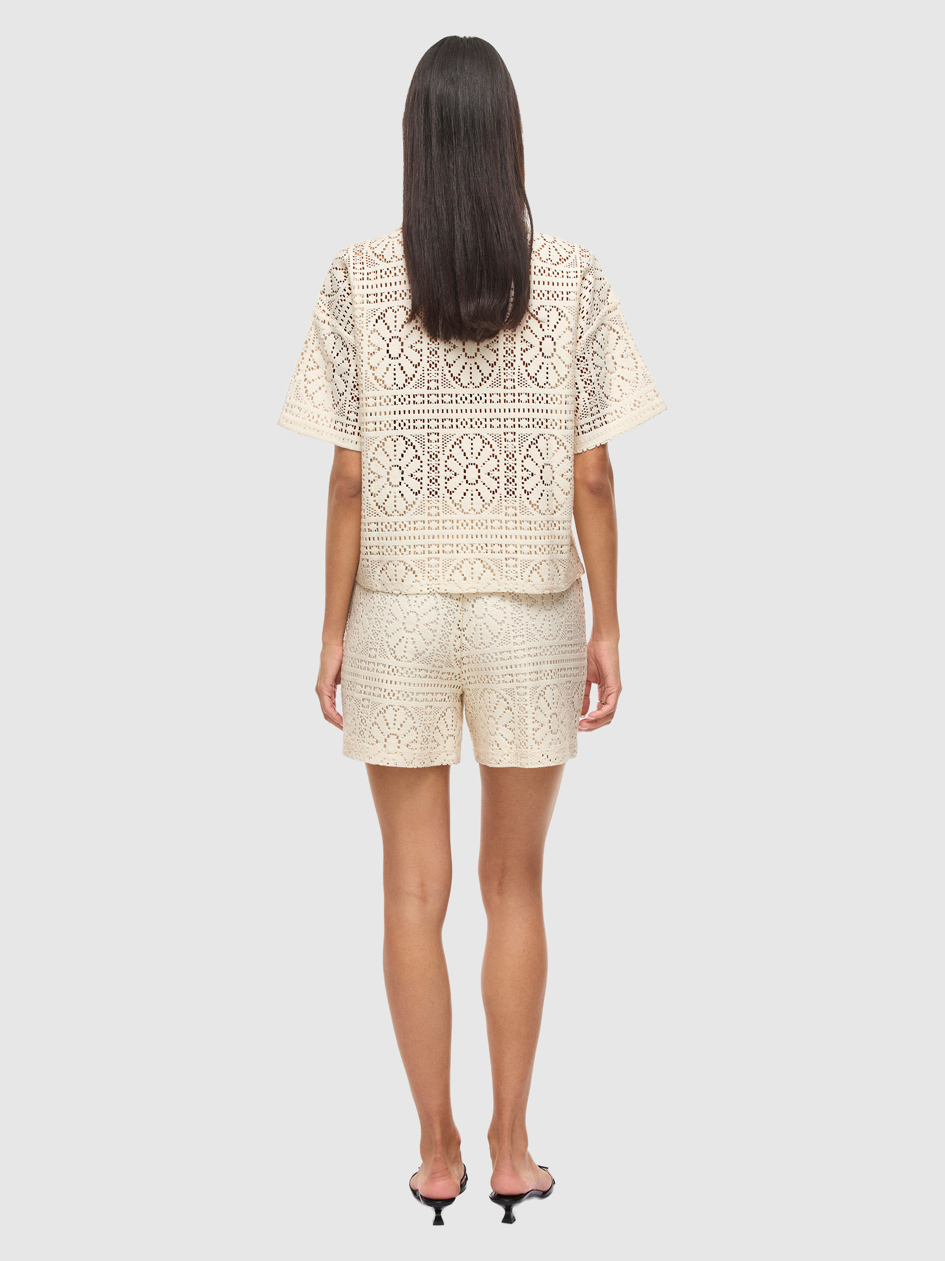 Pantalones Cortos Mujer Crema Vila