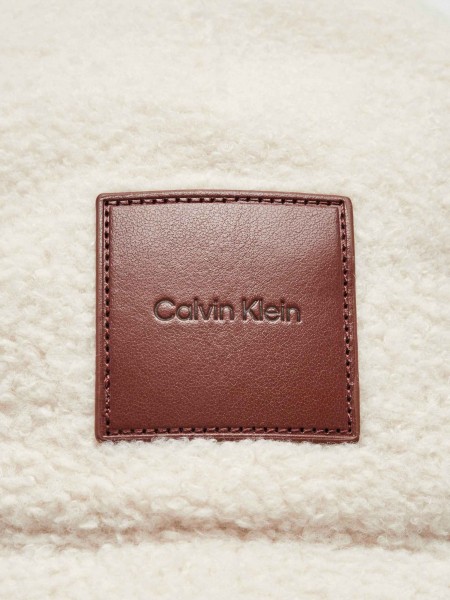 Bon� Calvin Klein Mulher All-Over Sherpa W/ Patch Cap