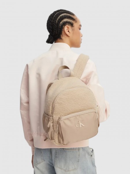 Mochila Calvin Klein Menina Teddy Medium Backpack Mochila Calvin Klein Menina Teddy Medium Backpack